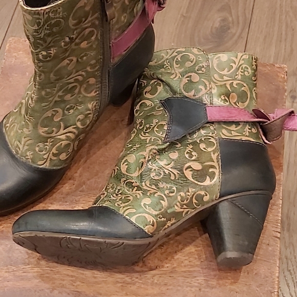 Italmoda leather heeled booties - Picture 1 of 6